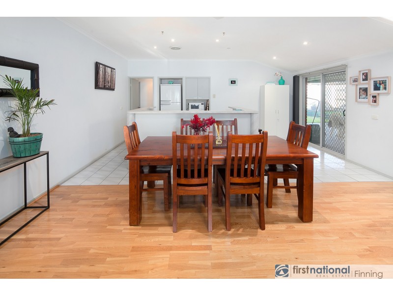 135 Lawless Drive, Cranbourne North VIC 3977