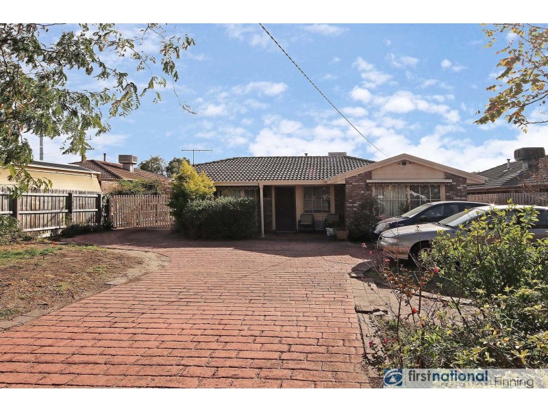 29 Cranbourne Place, Cranbourne VIC 3977