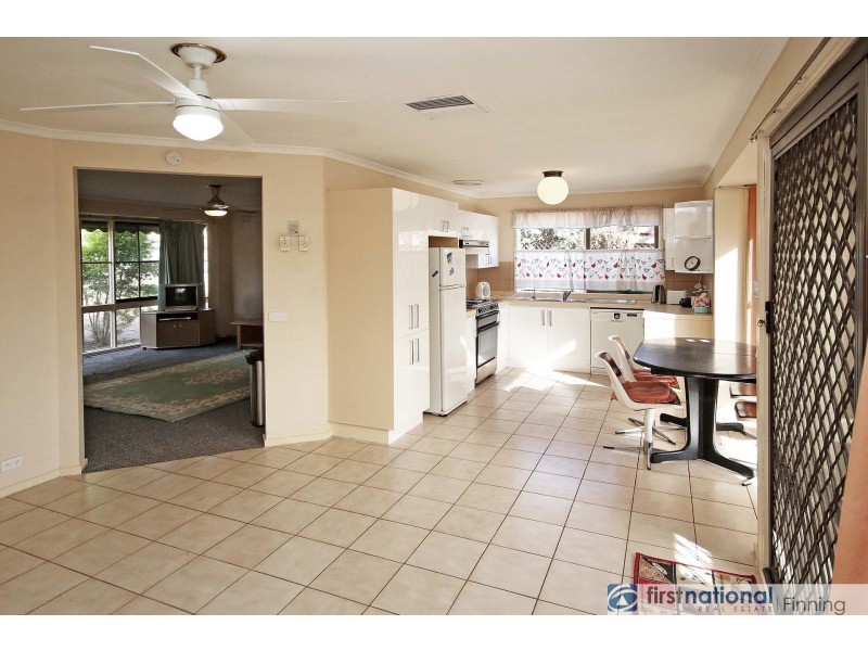 29 Cranbourne Place, Cranbourne VIC 3977