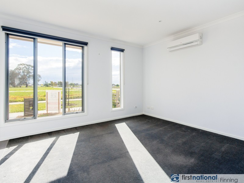 10 Aviara Walk, Cranbourne VIC 3977