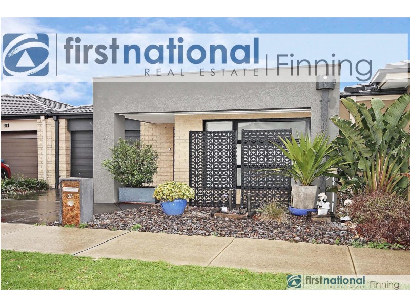 33 Artfield Street, Cranbourne East VIC 3977