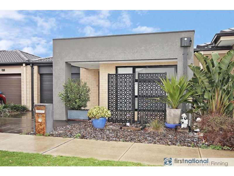 33 Artfield Street, Cranbourne East VIC 3977