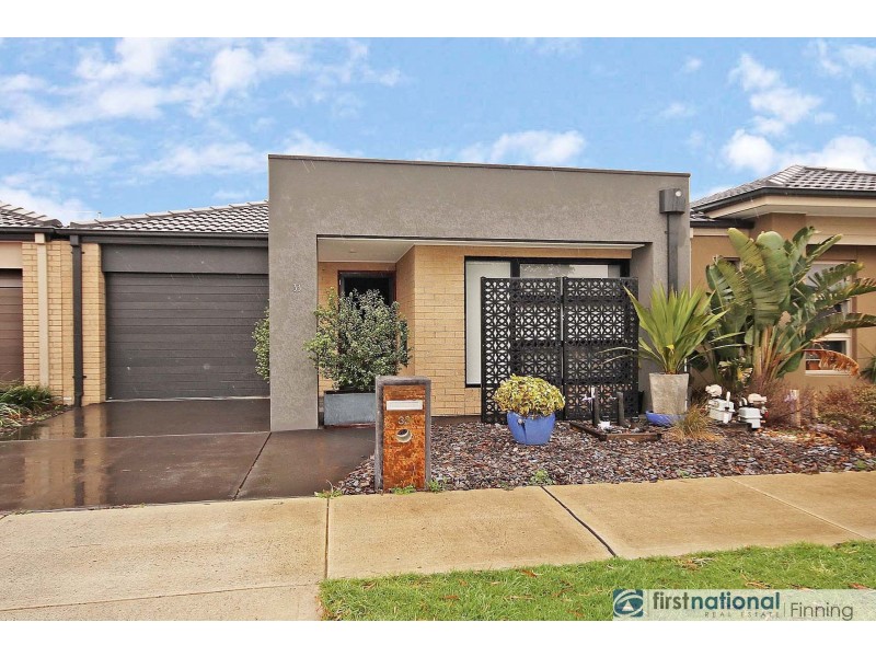 33 Artfield Street, Cranbourne East VIC 3977