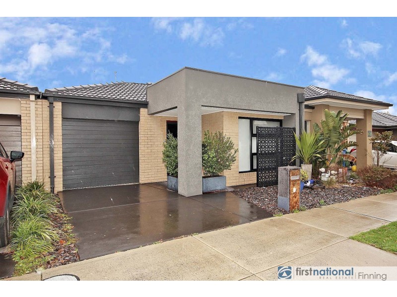 33 Artfield Street, Cranbourne East VIC 3977
