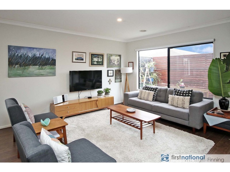33 Artfield Street, Cranbourne East VIC 3977