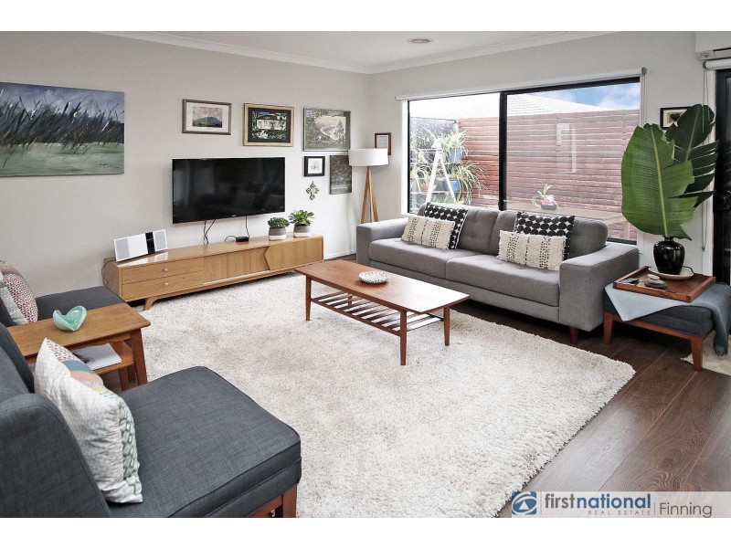 33 Artfield Street, Cranbourne East VIC 3977