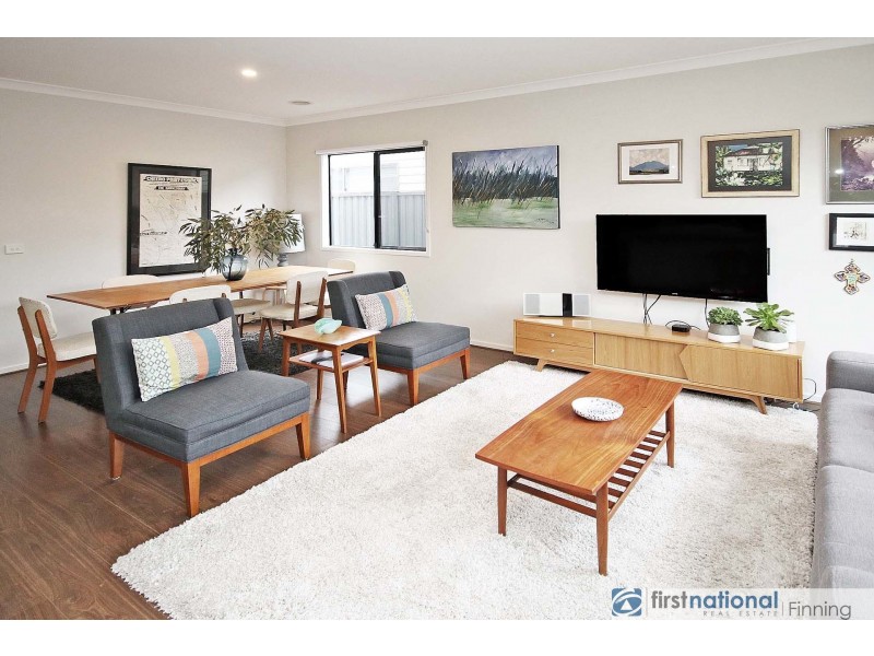 33 Artfield Street, Cranbourne East VIC 3977