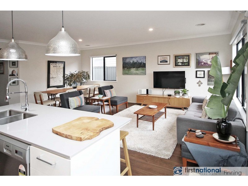 33 Artfield Street, Cranbourne East VIC 3977