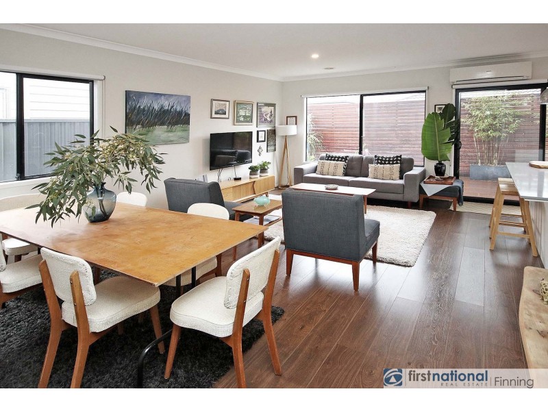 33 Artfield Street, Cranbourne East VIC 3977