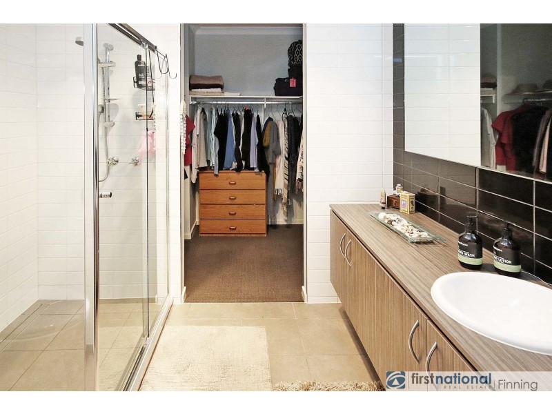 33 Artfield Street, Cranbourne East VIC 3977