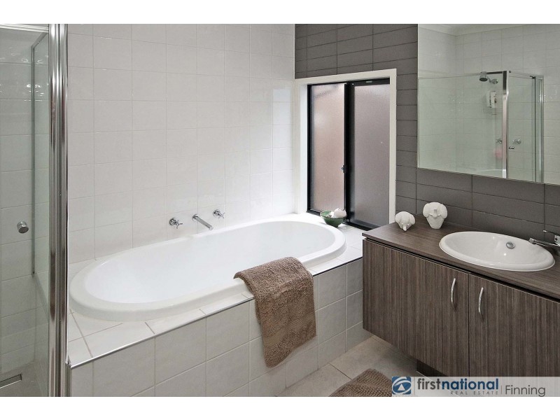 33 Artfield Street, Cranbourne East VIC 3977