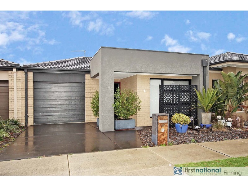 33 Artfield Street, Cranbourne East VIC 3977