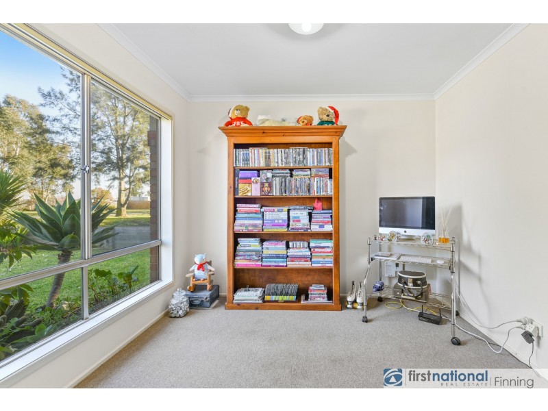 15 Friendship Close, Cranbourne West VIC 3977