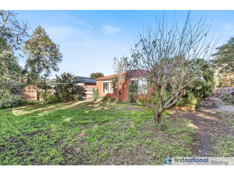 15 Friendship Close, Cranbourne West VIC 3977