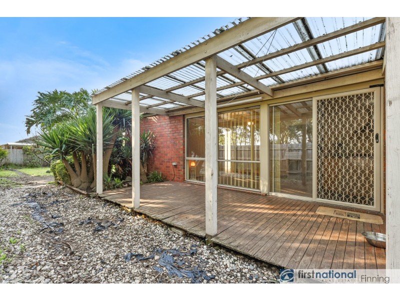 15 Friendship Close, Cranbourne West VIC 3977