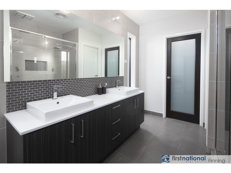 10 Castra Avenue, Clyde VIC 3978