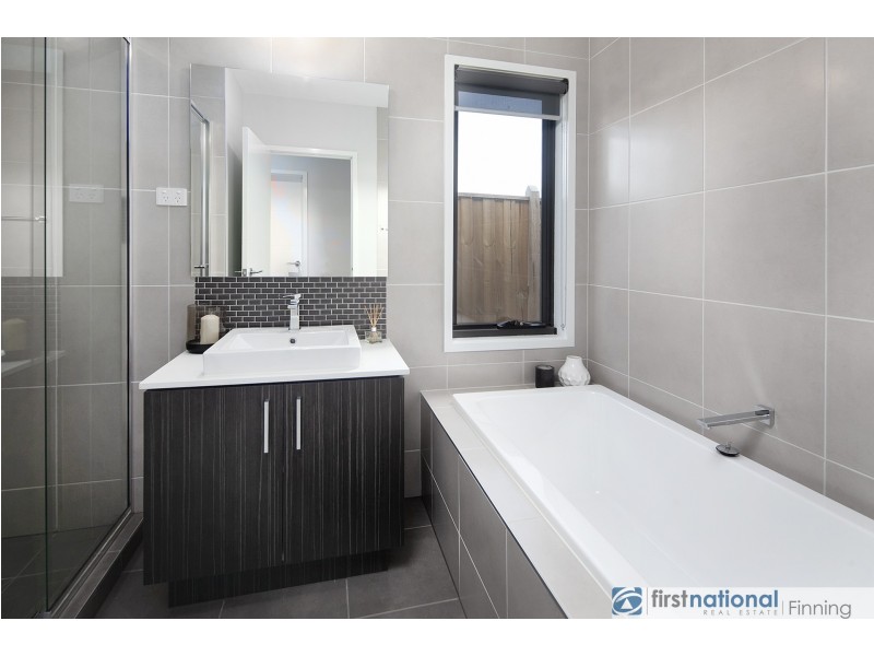 10 Castra Avenue, Clyde VIC 3978