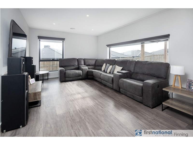 10 Castra Avenue, Clyde VIC 3978