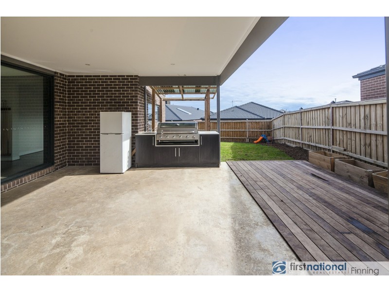 10 Castra Avenue, Clyde VIC 3978