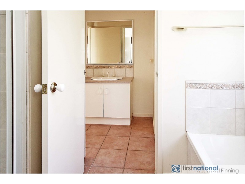 16 Masterton Place, Cranbourne East VIC 3977