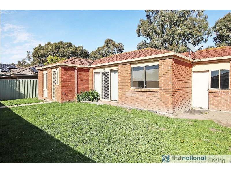 16 Masterton Place, Cranbourne East VIC 3977