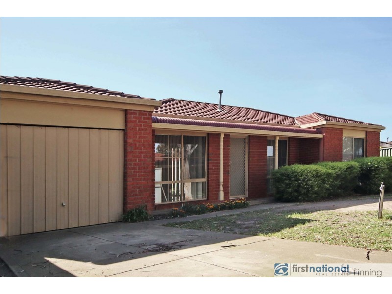 16 Masterton Place, Cranbourne East VIC 3977