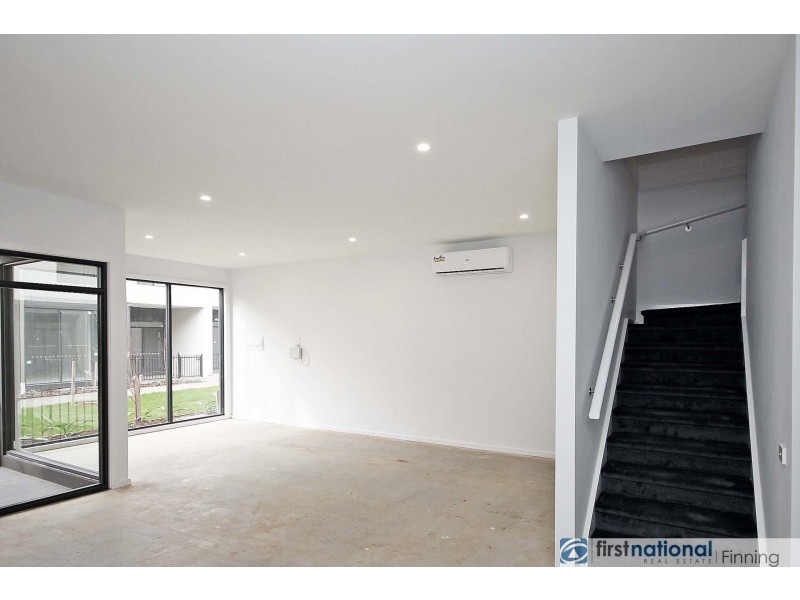 18 Push Pea Way, Cranbourne West VIC 3977