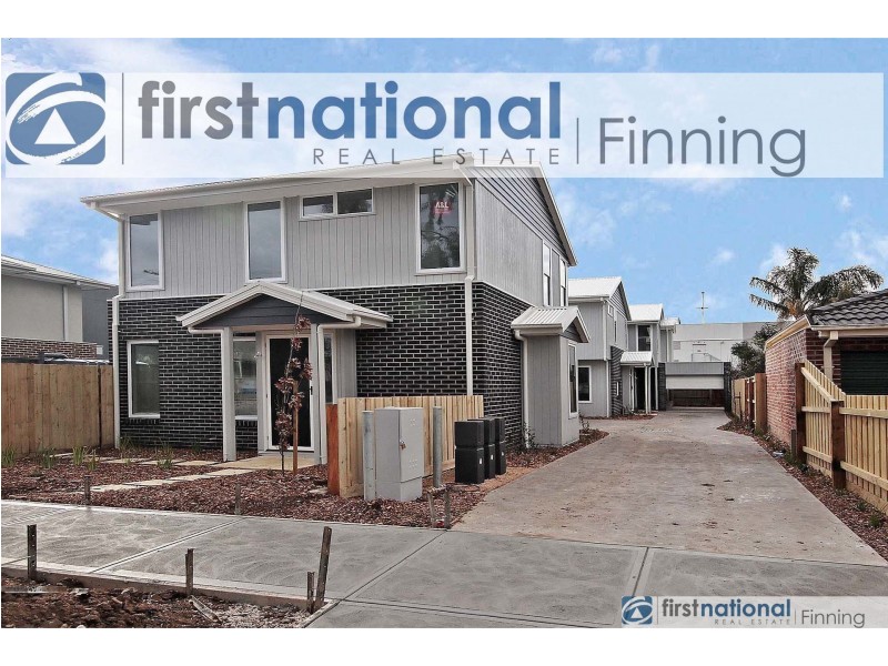 1/2 Mundaring Drive, Cranbourne VIC 3977