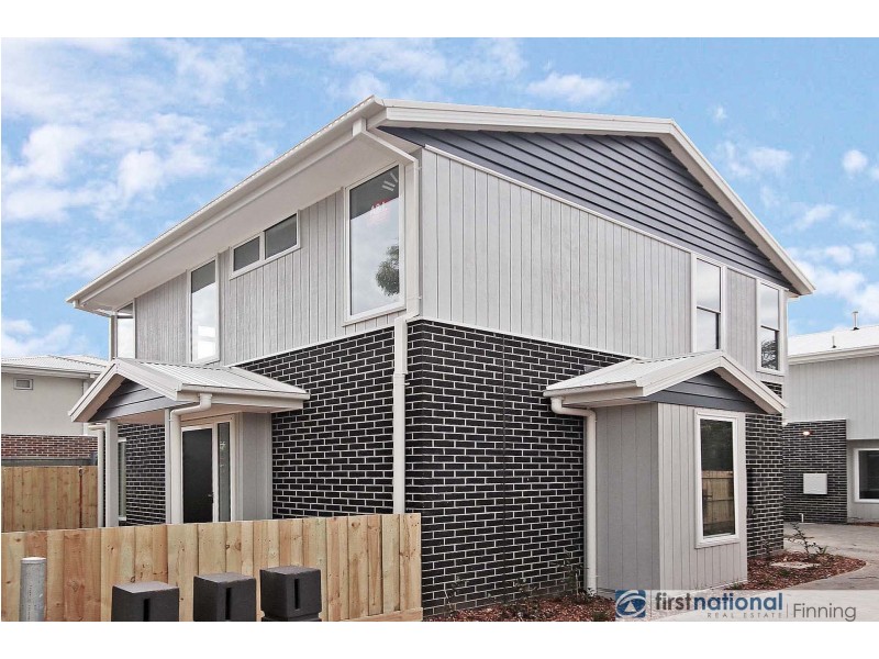 1/2 Mundaring Drive, Cranbourne VIC 3977