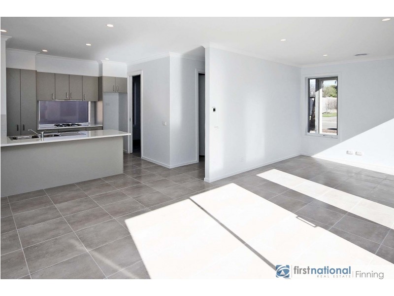 1/2 Mundaring Drive, Cranbourne VIC 3977
