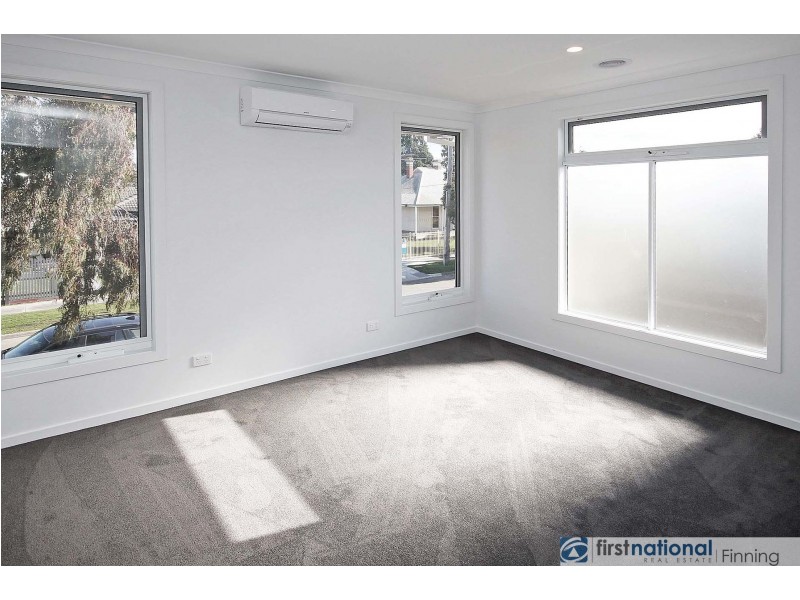 1/2 Mundaring Drive, Cranbourne VIC 3977
