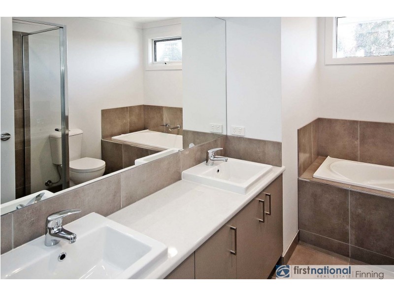 1/2 Mundaring Drive, Cranbourne VIC 3977