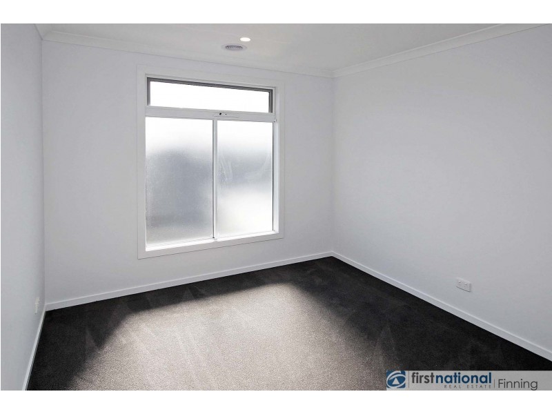 1/2 Mundaring Drive, Cranbourne VIC 3977