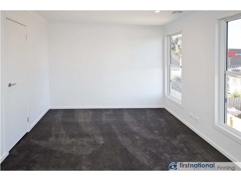1/2 Mundaring Drive, Cranbourne VIC 3977