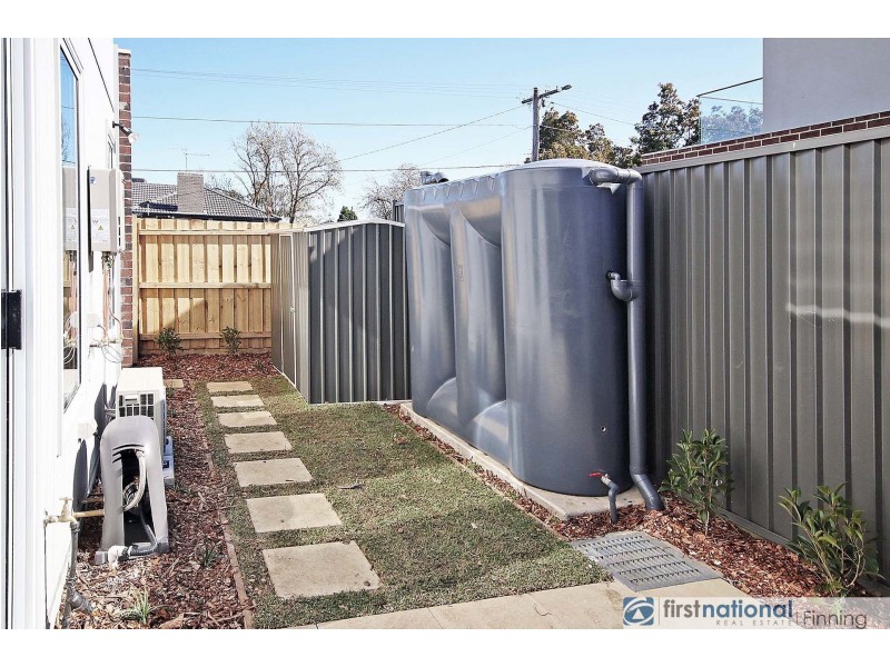 1/2 Mundaring Drive, Cranbourne VIC 3977
