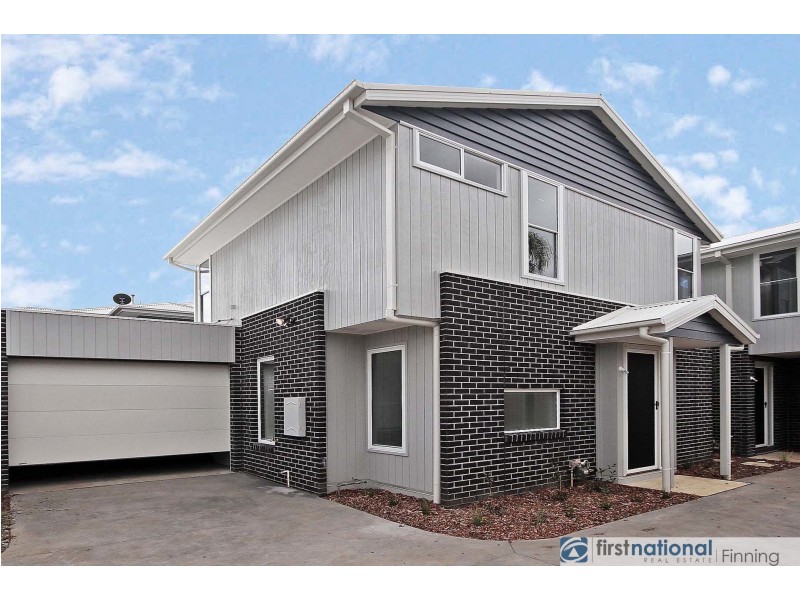 2/2 Mundaring Drive, Cranbourne VIC 3977