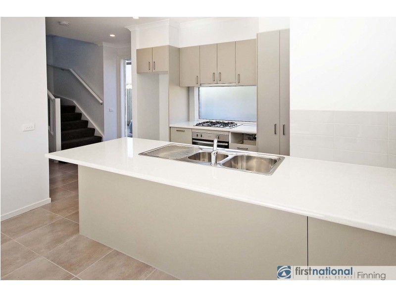 2/2 Mundaring Drive, Cranbourne VIC 3977