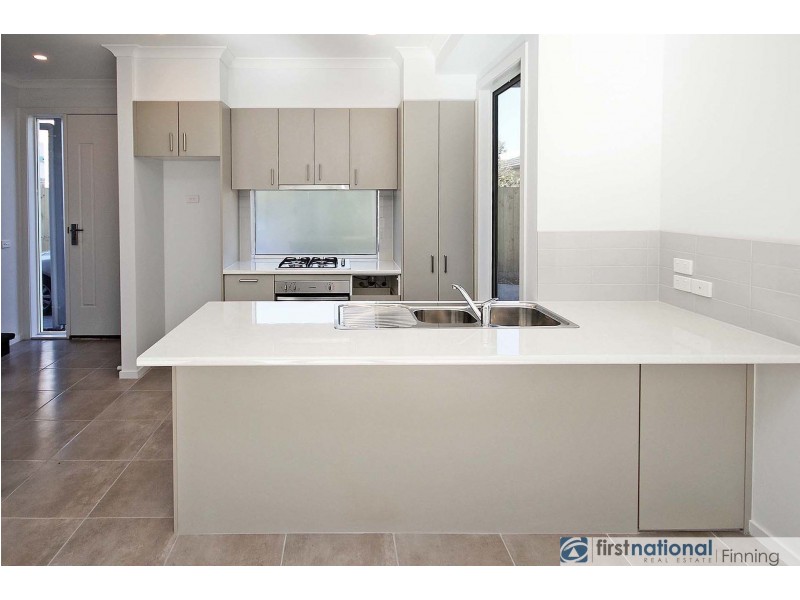 2/2 Mundaring Drive, Cranbourne VIC 3977