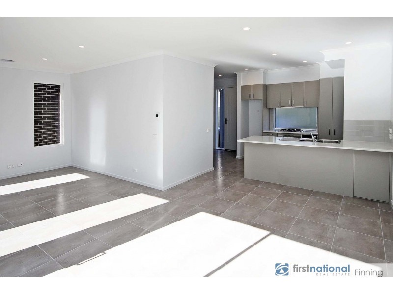 2/2 Mundaring Drive, Cranbourne VIC 3977