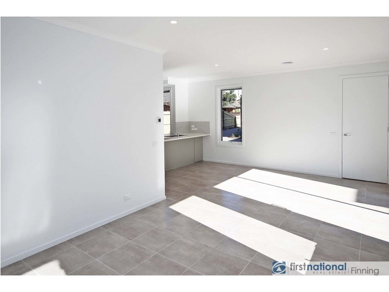 2/2 Mundaring Drive, Cranbourne VIC 3977