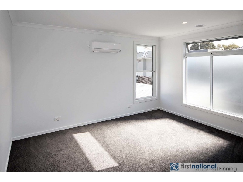 2/2 Mundaring Drive, Cranbourne VIC 3977