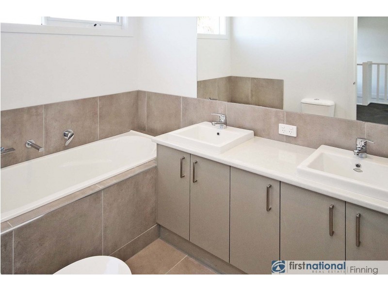 2/2 Mundaring Drive, Cranbourne VIC 3977