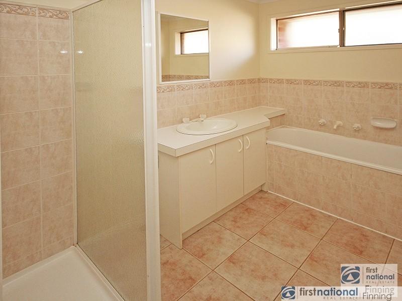 2 Talma Place, Cranbourne VIC 3977