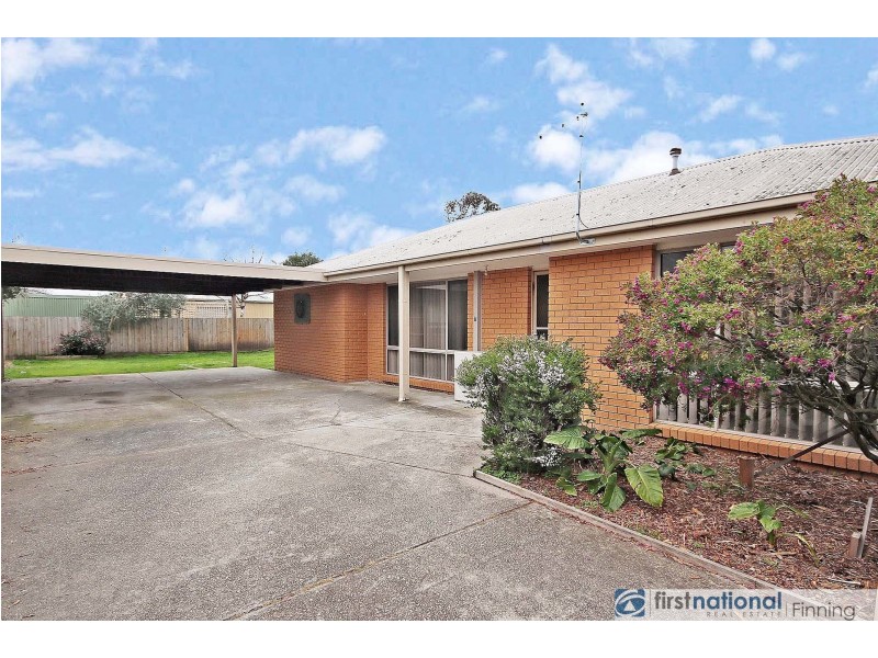 17 Navarre Drive, Cranbourne West VIC 3977