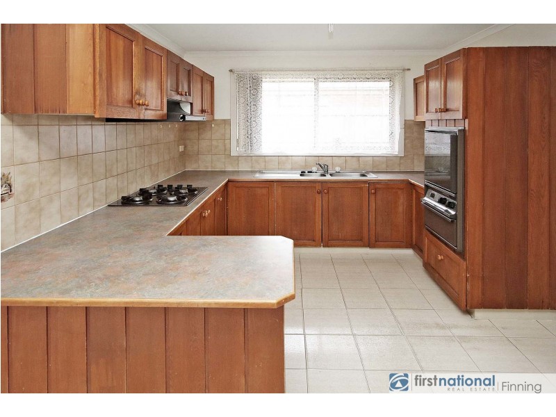 17 Navarre Drive, Cranbourne West VIC 3977