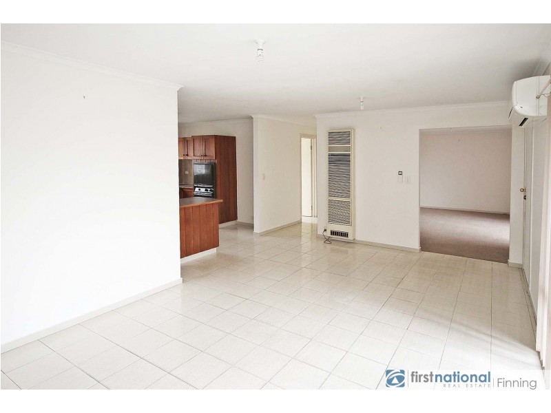 17 Navarre Drive, Cranbourne West VIC 3977