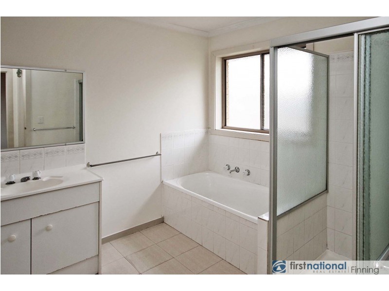 17 Navarre Drive, Cranbourne West VIC 3977