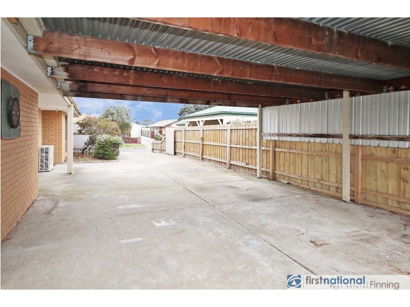 17 Navarre Drive, Cranbourne West VIC 3977