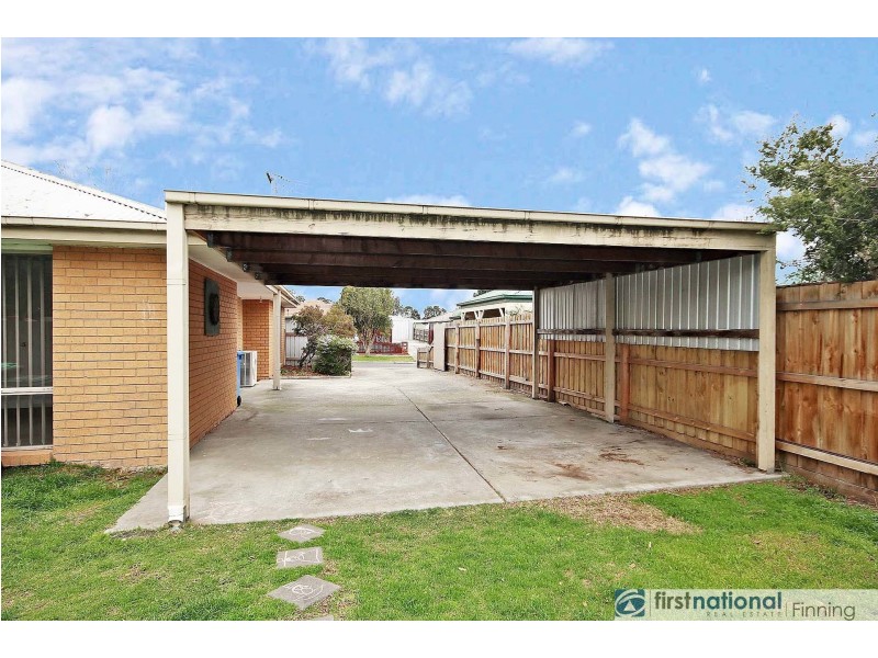 17 Navarre Drive, Cranbourne West VIC 3977