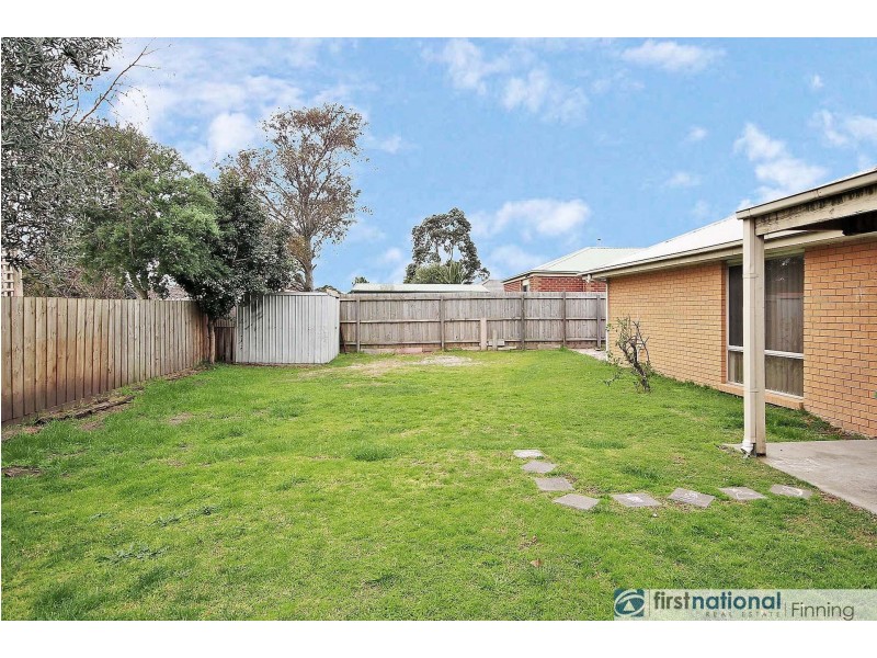 17 Navarre Drive, Cranbourne West VIC 3977
